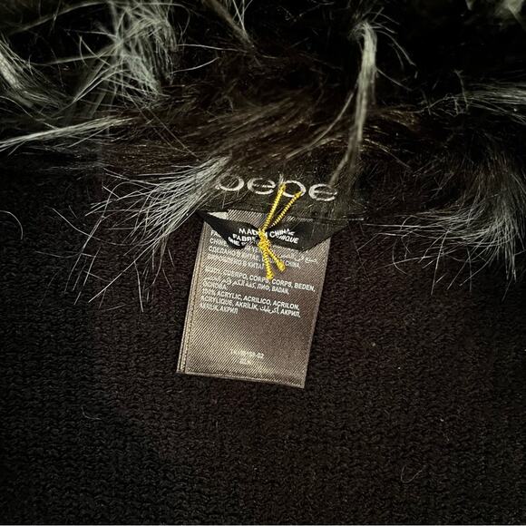 NEW Bebe Faux Fur Statement Collar Oversized Knit Shrug Draped Sweater Black Wh… - Picture 9 of 16